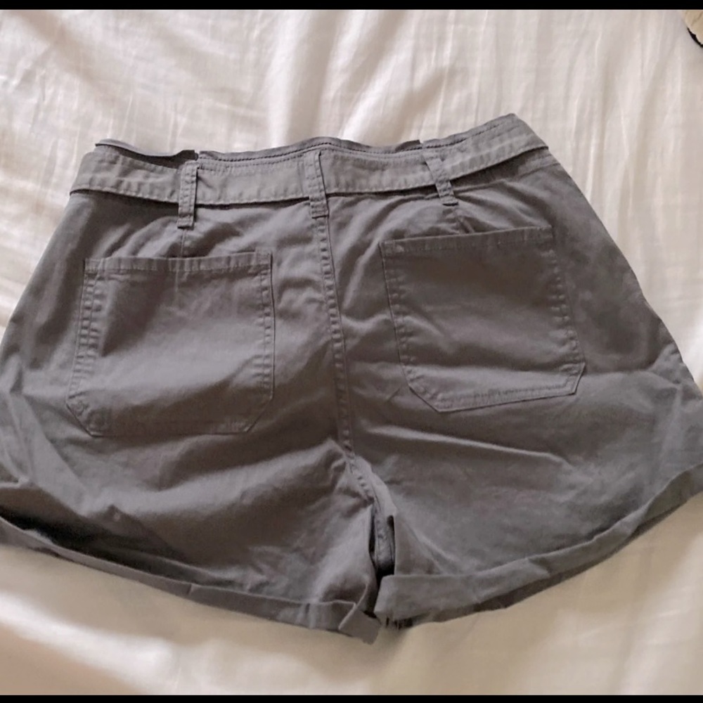 Arizona Gray High Rise Belted Shorts Sz 9 - Picture 2 of 5